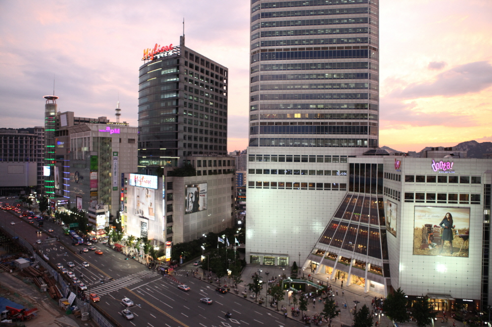 Explore Dongdaemun Market: A Shopper's Paradise in Seoul