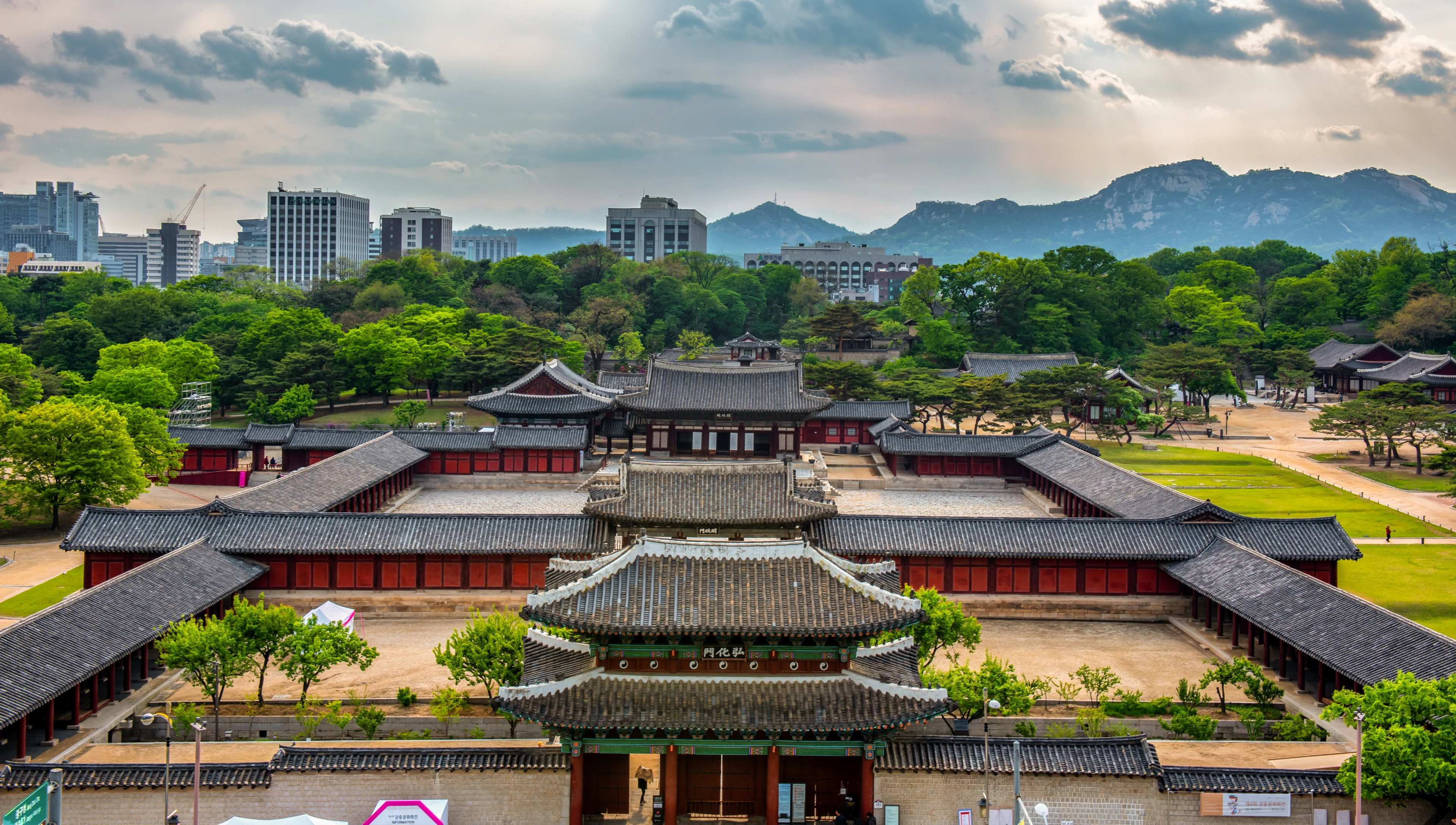 Explore the Charm of Changgyeonggung Palace: A Journey Through Korean History