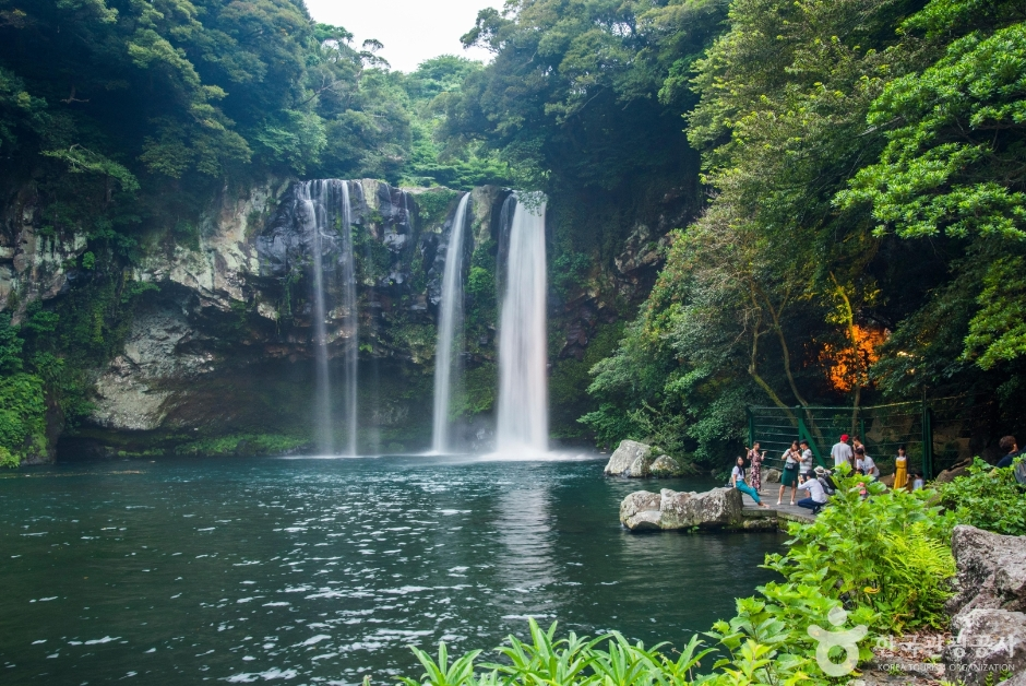 Discover the Enchanting Beauty of Cheonjiyeon Waterfall in Jeju Island