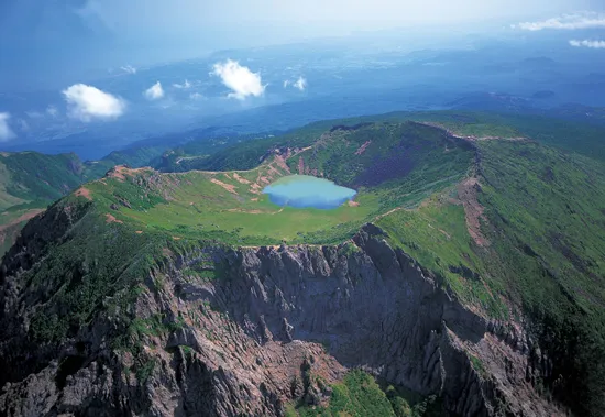 Discover Hallasan: South Korea’s Majestic Volcanic Wonder