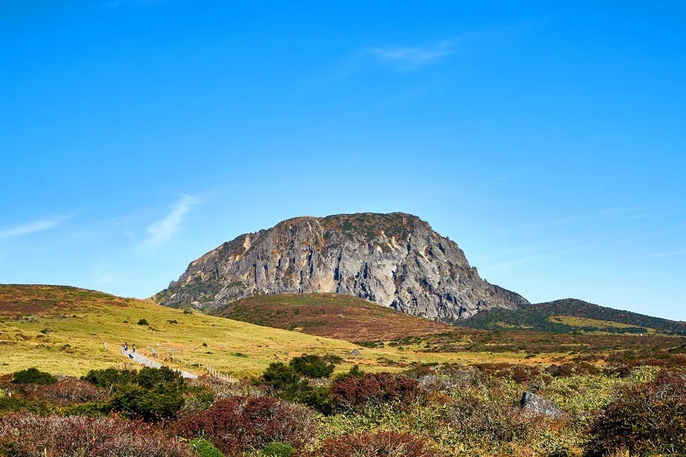 Discover Hallasan: South Korea’s Majestic Volcanic Wonder