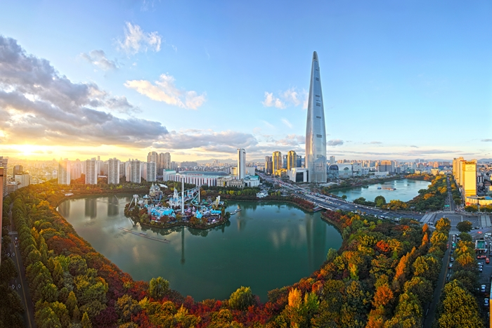 Explore the Scenic Beauty of Seokchon Lake – A Hidden Gem in Seoul