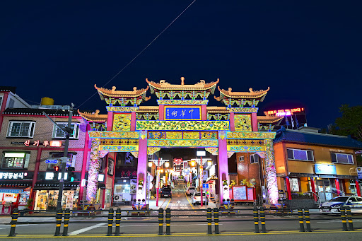 Explore Incheon Chinatown: A Unique Blend of Korean and Chinese Cultures 🥢✨